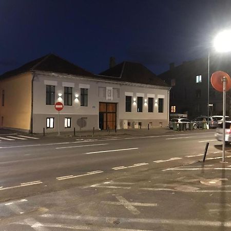 Garsoniera Delia Brasov Apartment Luaran gambar