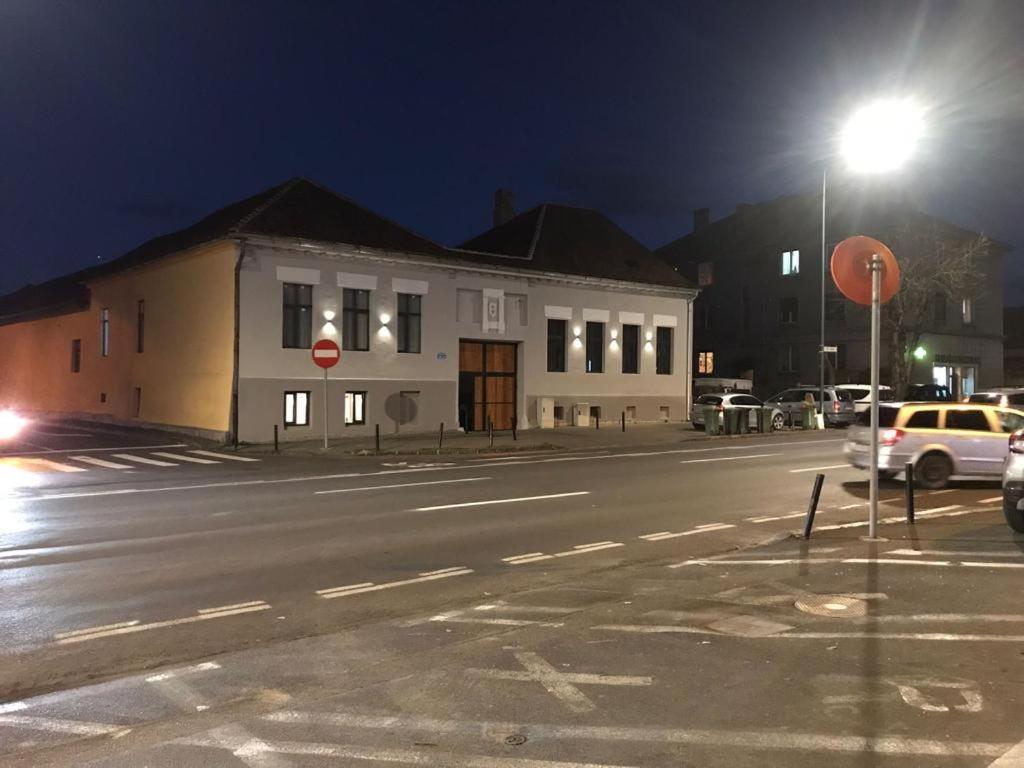 Garsoniera Delia Brasov Apartment Luaran gambar